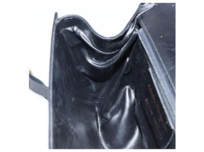 Borsa a Spalla Gancini in Pelle Nera e Oro Salvatore Ferragamo Auth bs29116 Nero D'oro - vista 19