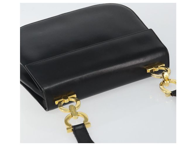 Borsa a Spalla Gancini in Pelle Nera e Oro Salvatore Ferragamo Auth bs29116 Nero D'oro - vista 6