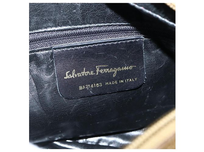 Borsa a Spalla Vala in Pelle Embossed Marrone Oro Auth BA5847 di Salvatore Ferragamo D'oro - vista 15