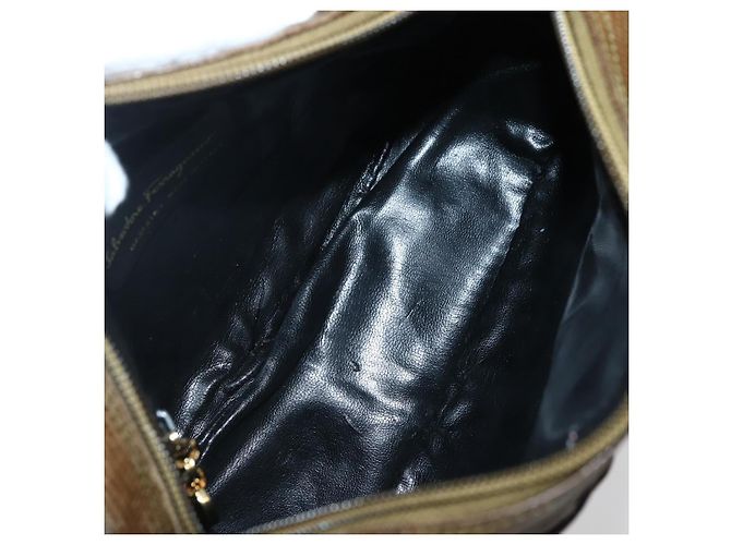 Borsa a Spalla Vala in Pelle Embossed Marrone Oro Auth BA5847 di Salvatore Ferragamo D'oro - vista 16