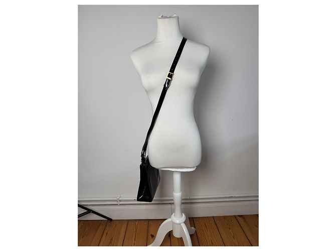 Céline Vintage Celine Paris 2-Wege Handtasche aus schwarzem Lackleder - Ansicht 7