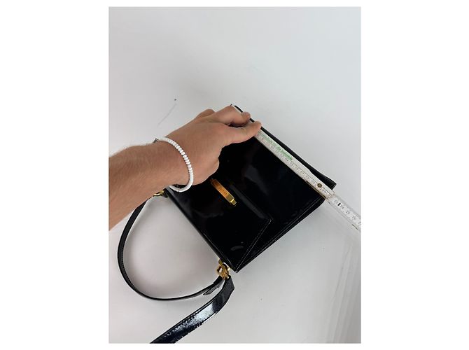 Céline Vintage Celine Paris 2-Wege Handtasche aus schwarzem Lackleder - Ansicht 9