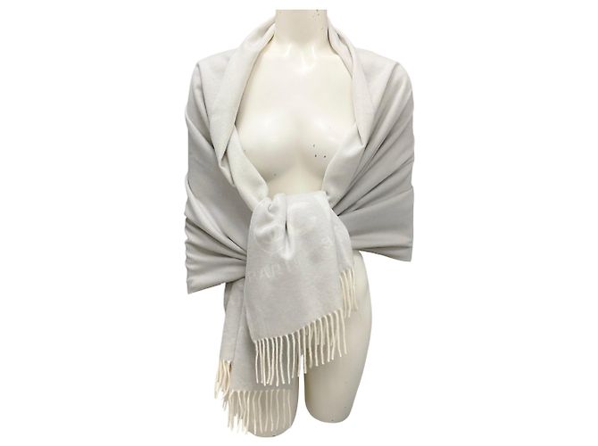 Bufanda grande de cachemira con flecos Chanel gris / marfil 31 Rue Cambon París - vista 3