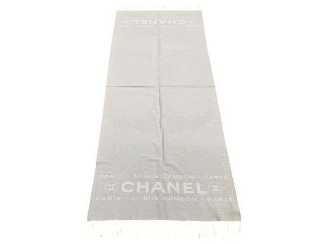 Bufanda grande de cachemira con flecos Chanel gris / marfil 31 Rue Cambon París - vista 5