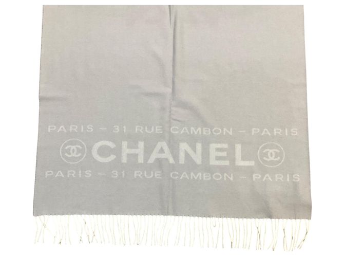 Bufanda grande de cachemira con flecos Chanel gris / marfil 31 Rue Cambon París - vista 6