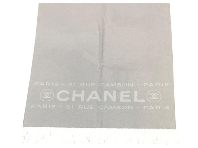 Bufanda grande de cachemira con flecos Chanel gris / marfil 31 Rue Cambon París - vista 7