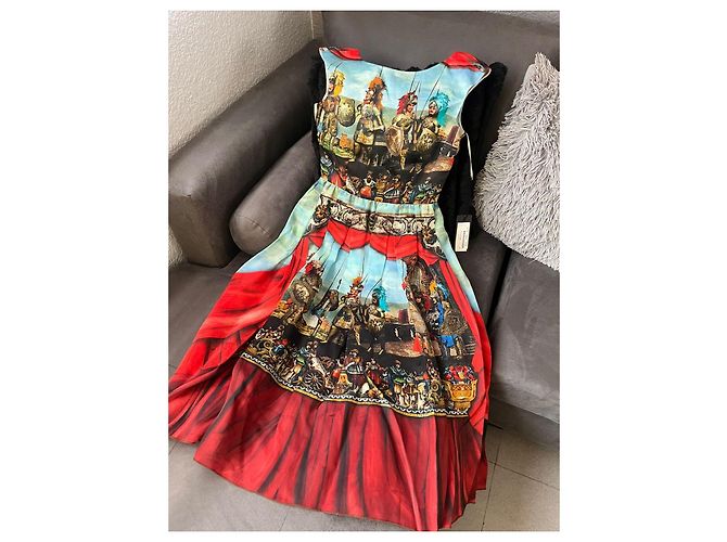 Abito in seta multicolore con stampa Opera dei Pupi di Dolce & Gabbana - vista 2