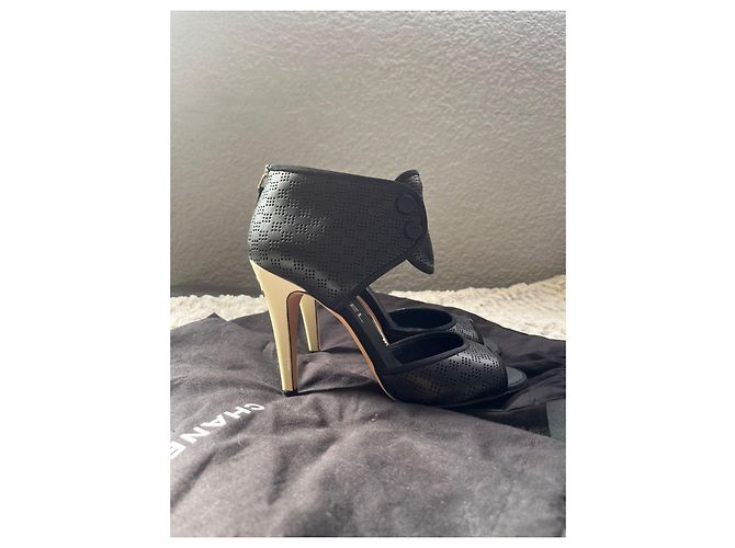 Décolleté Chanel in pelliccia nera Nero - vista 6