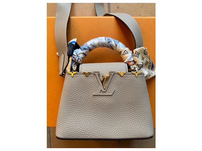 Louis Vuitton Capucines Mini Taurillon Leder Grau - Ansicht 2
