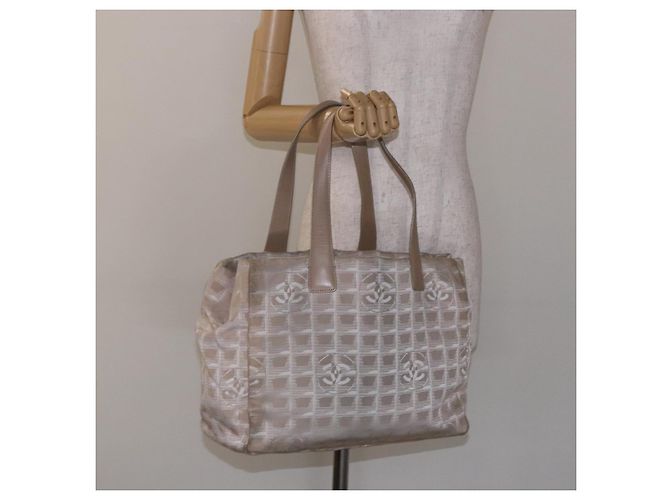 CHANEL Nuova linea da viaggio Borsa a mano in nylon beige argento CC Auth 141510 - vista 22