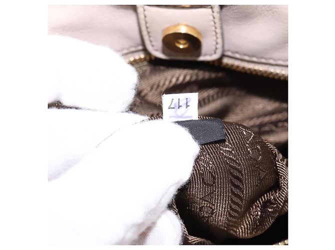 PRADA Borsa a Mano Arricciata in Pelle 2 in 1 Beige Oro Auth BA5654 D'oro - vista 12