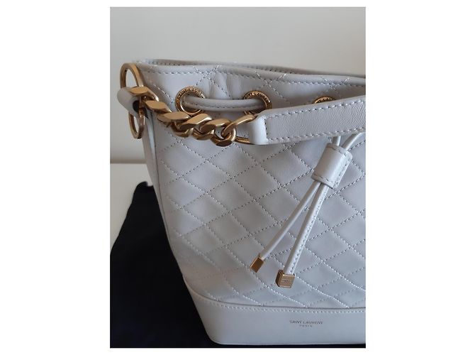 Emmanuelle Emmanuel Matelassé Bucket Bag von Saint Laurent - Ansicht 10