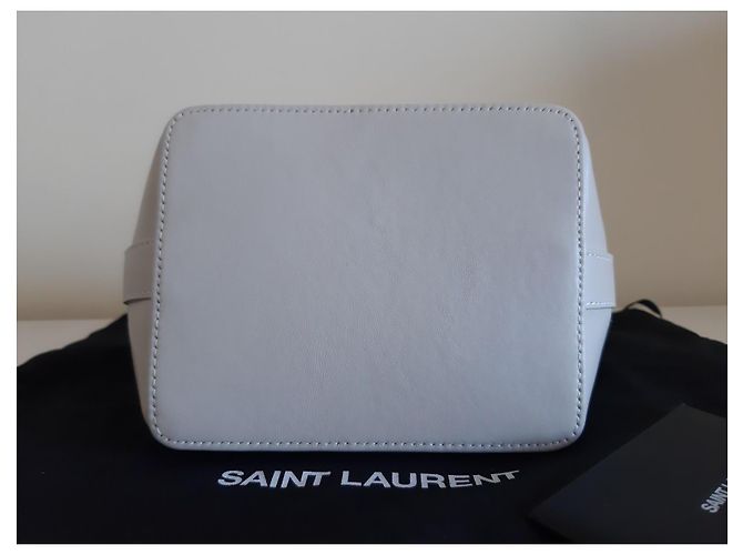 Emmanuelle Emmanuel Matelassé Bucket Bag von Saint Laurent - Ansicht 5