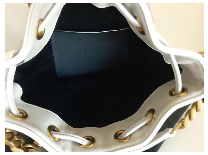 Emmanuelle Emmanuel Matelassé Bucket Bag von Saint Laurent - Ansicht 7