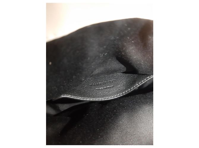 Emmanuelle Emmanuel Matelassé Bucket Bag von Saint Laurent - Ansicht 9