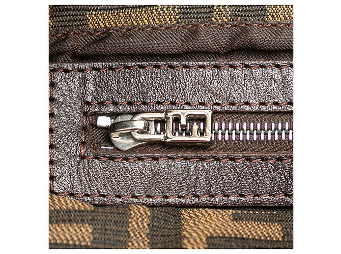 Borsa a spalla Fendi in tela Zucca marrone con doppio flap - vista 7