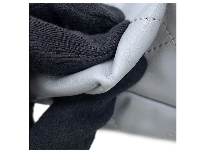 CHANEL 22 Piccola Borsa Matelassé in Pelle di Vitello Lucida Marrone - vista 7