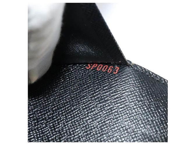 Copertura per agenda Louis Vuitton in pelle Epi PM Nero - vista 7