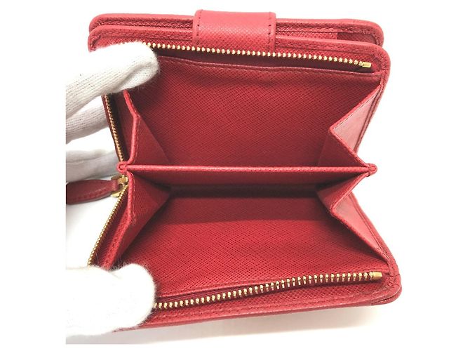 Billetera bifold de cuero Saffiano rojo Prada 1ML018 Roja - vista 7