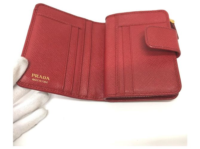 Billetera bifold de cuero Saffiano rojo Prada 1ML018 Roja - vista 8