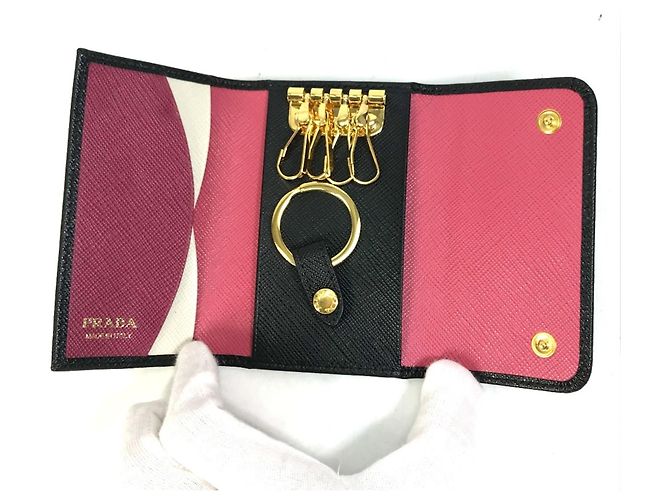 Portachiavi in pelle Saffiano Prada in nero e rosa - vista 3