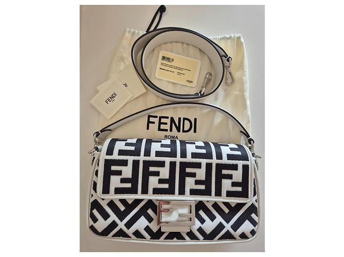 Borsa Fendi Baguette Bianca e Nera in Tela Nero Bianco - vista 3