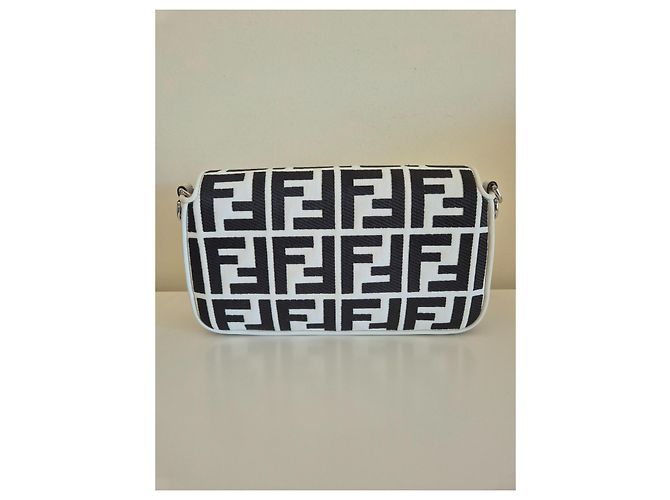 Borsa Fendi Baguette Bianca e Nera in Tela Nero Bianco - vista 4