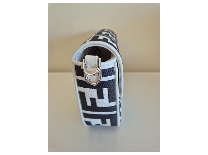 Borsa Fendi Baguette Bianca e Nera in Tela Nero Bianco - vista 5