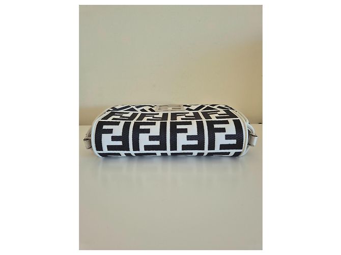 Borsa Fendi Baguette Bianca e Nera in Tela Nero Bianco - vista 8
