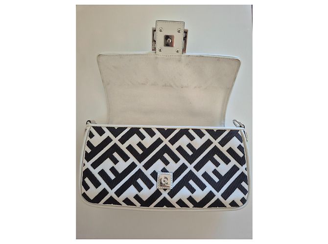 Borsa Fendi Baguette Bianca e Nera in Tela Nero Bianco - vista 9