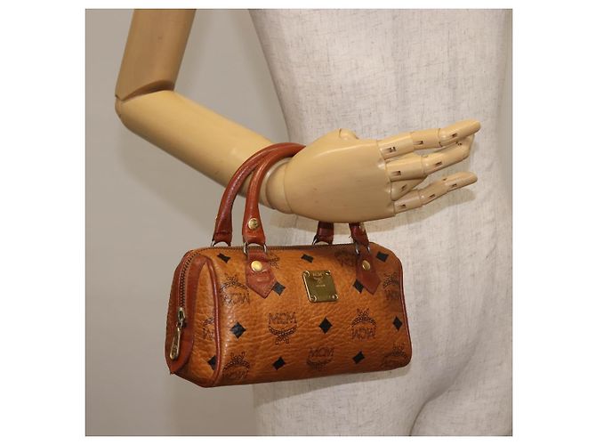 Borsa MCM Logogram Vicetos in pelle PVC marrone e oro Auth BA6026 D'oro - vista 20
