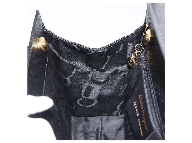 Borsa a mano Vala in pelle stampata nera e oro di Salvatore Ferragamo Auth BA5845 Nero D'oro - vista 18