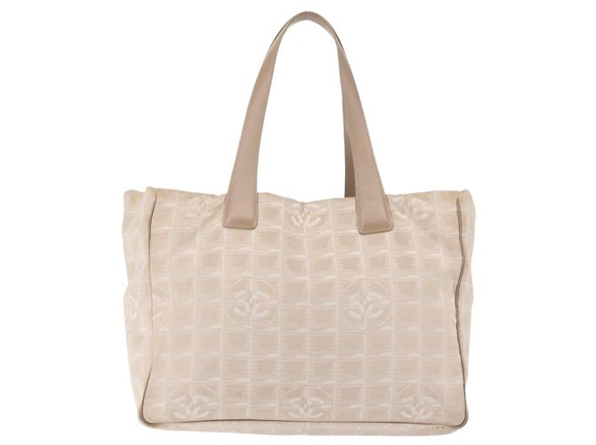 CHANEL Nova Bolsa Tote de Viagem Nylon Bege Ouro CC Auth BA5630 Dourado - vista 2