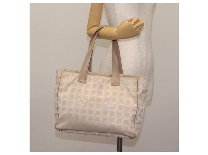 CHANEL Nova Bolsa Tote de Viagem Nylon Bege Ouro CC Auth BA5630 Dourado - vista 20