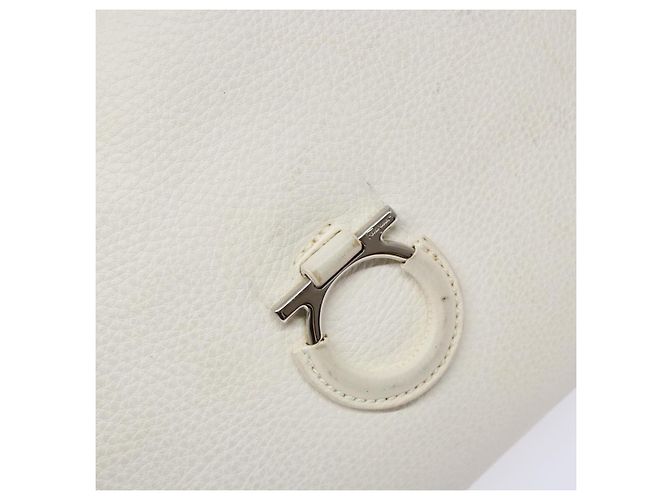 Borsa a Spalla Gancini in Pelle Bianca Argento Salvatore Ferragamo Auth 141105 Bianco - vista 18