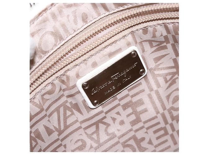 Borsa a Spalla Gancini in Pelle Bianca Argento Salvatore Ferragamo Auth 141105 Bianco - vista 19