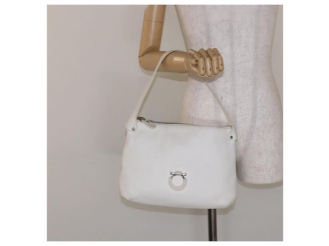 Borsa a Spalla Gancini in Pelle Bianca Argento Salvatore Ferragamo Auth 141105 Bianco - vista 23