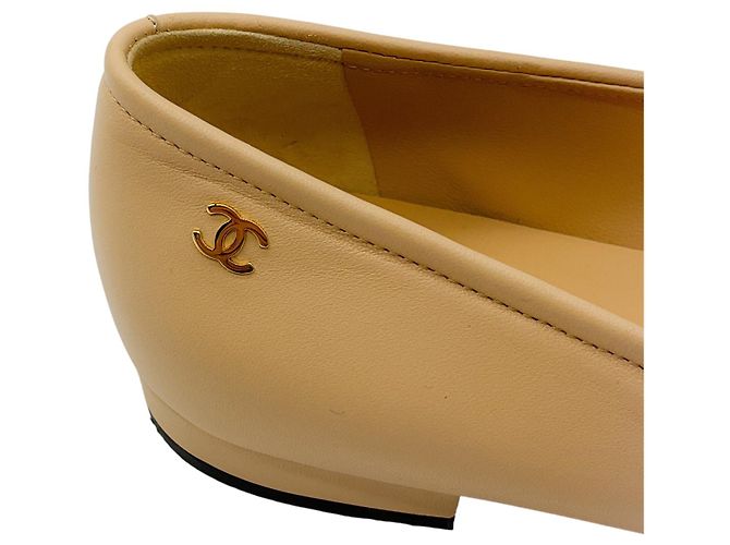 Chanel Bege / Preto 2020 Sapatilhas de Couro de Cordeiro com Pérolas e Bico de Grosgrain - vista 8