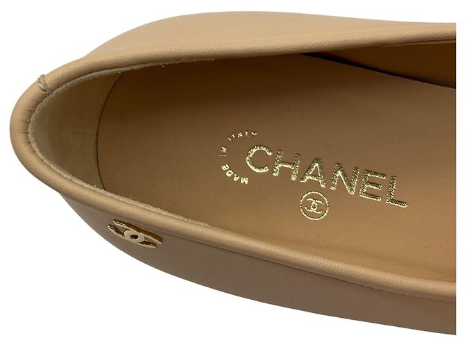 Chanel Bege / Preto 2020 Sapatilhas de Couro de Cordeiro com Pérolas e Bico de Grosgrain - vista 9