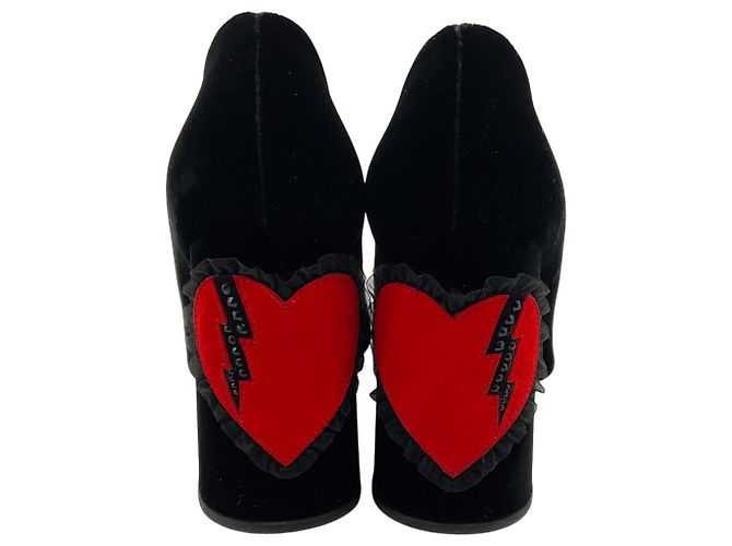 Décolleté in velluto nero Charlotte Olympia con cuore rosso - vista 5
