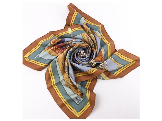 Foulard in seta 100% Hermès Carré 90 "Carrozza e cappello" in Marrone - vista 13