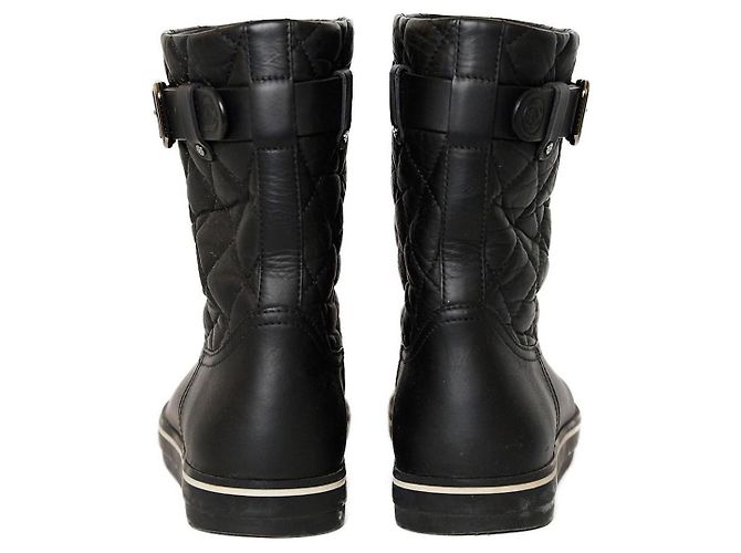 Botas de tornozelo planas Chanel em couro acolchoado preto branco - vista 5