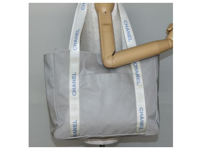 Chanel Borsa Tote in Nylon Grigio Argento CC Auth bs29478 Marrone - vista 24