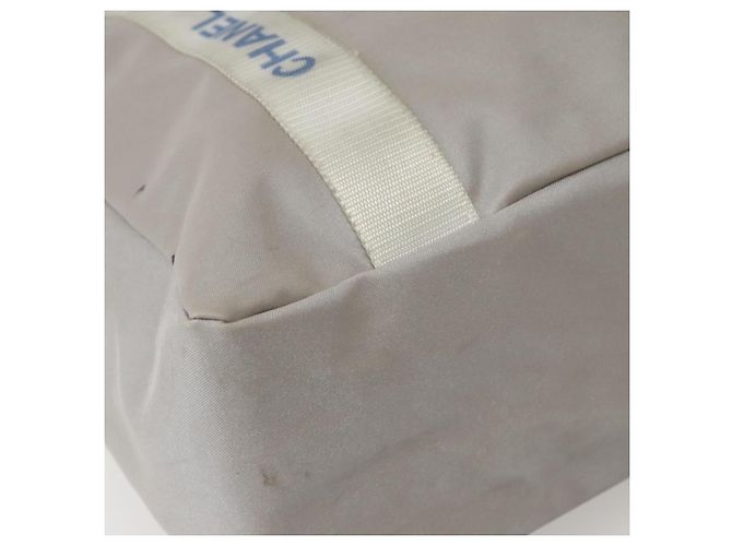 Chanel Borsa Tote in Nylon Grigio Argento CC Auth bs29478 Marrone - vista 8