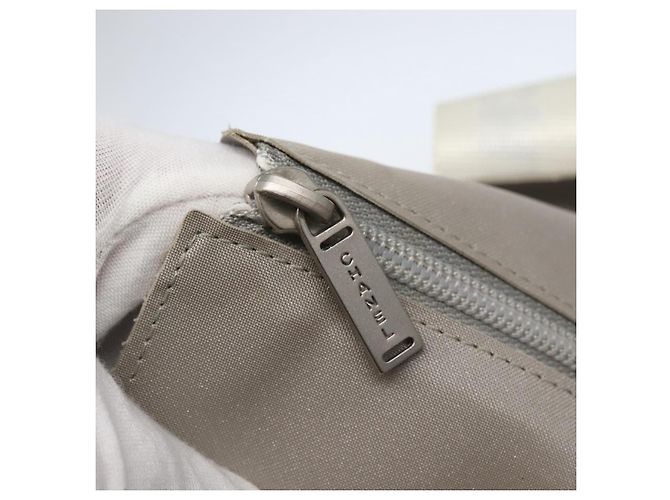 Chanel Borsa Tote in Nylon Grigio Argento CC Auth bs29478 Marrone - vista 9