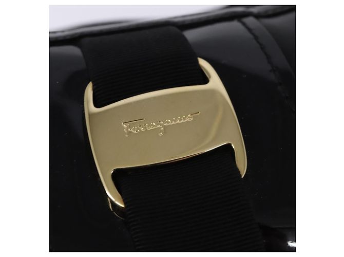 Borsa a Spalla Vala in Pelle Nera e Oro di Salvatore Ferragamo Auth bs29448 Nero D'oro - vista 10