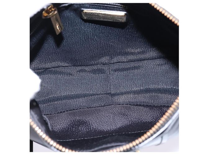 Borsa a Spalla Vala in Pelle Nera e Oro di Salvatore Ferragamo Auth bs29448 Nero D'oro - vista 11