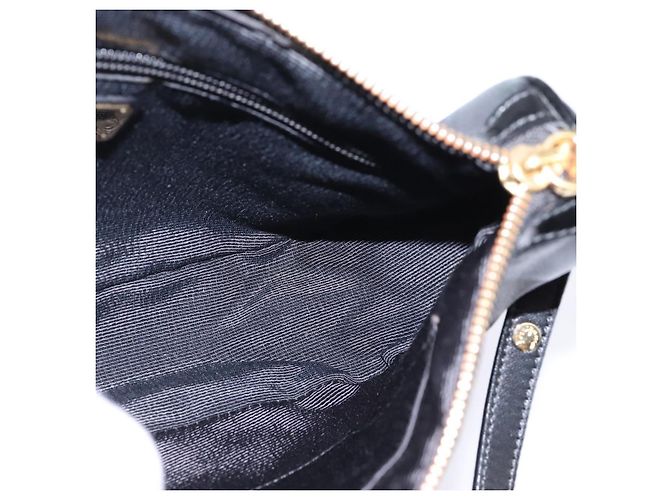 Borsa a Spalla Vala in Pelle Nera e Oro di Salvatore Ferragamo Auth bs29448 Nero D'oro - vista 18
