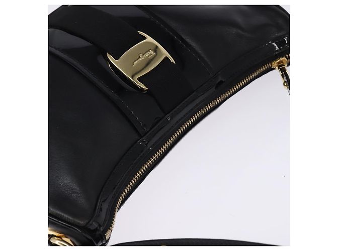 Borsa a Spalla Vala in Pelle Nera e Oro di Salvatore Ferragamo Auth bs29448 Nero D'oro - vista 6