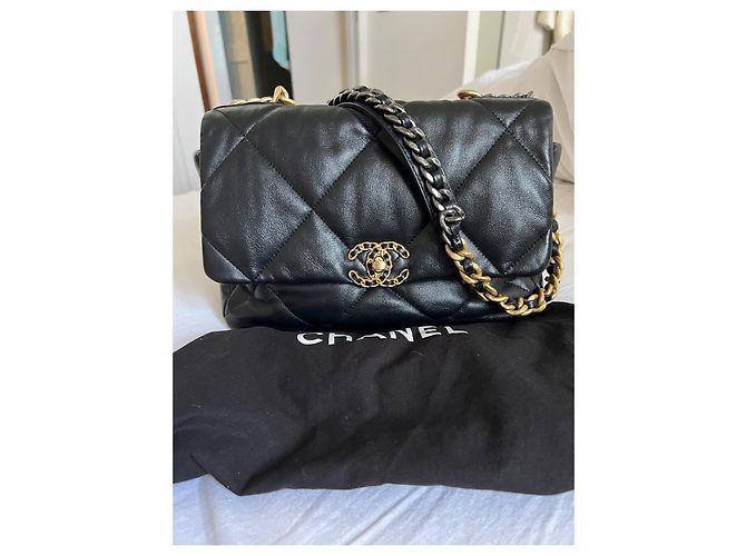 Borsa Chanel 19 Large in agnello nero - vista 3